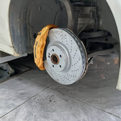 Zaciski hamulcowe Mercedes Benz C200 Uaktualnienie 6 zacisków garnkowych i tarcz 355 mm
